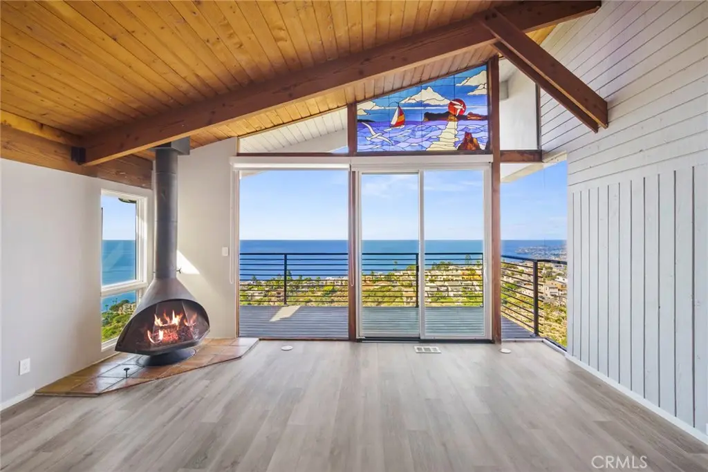 Single Family Residence for rent at 881 Quivera Street, Laguna Beach, CA featuring 3 beds and 2 baths