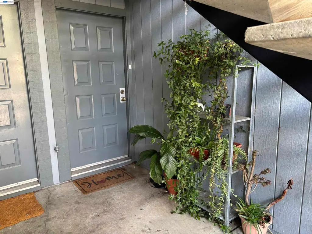 Condominium for sale at 6254 Joaquin Murieta Ave I, Newark, CA featuring 2 beds and 1 bath