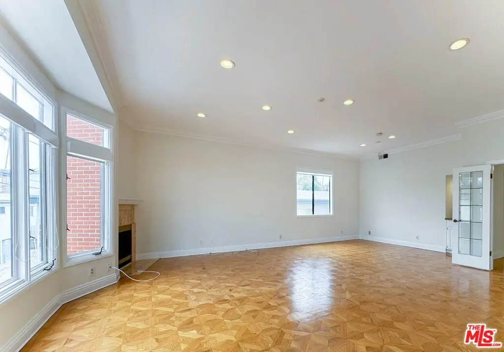 Condominium for rent at 911 5th Street 202, Santa Monica, CA featuring 2 beds and 3 baths