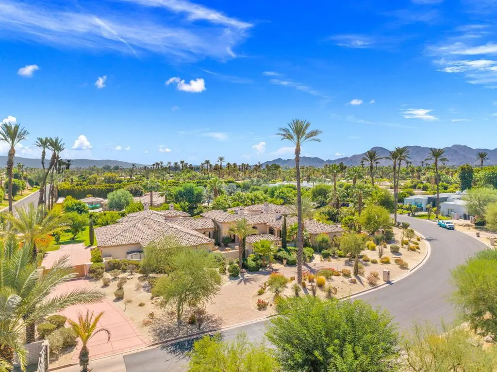 Single Family Residence for sale at 2 Strauss Terrace, Rancho Mirage, CA featuring 5 beds and 7 baths