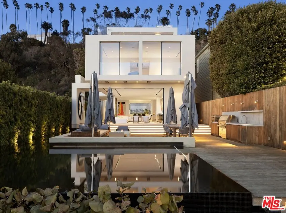 547 Palisades Beach Road, Santa Monica, CA — listing photo 1