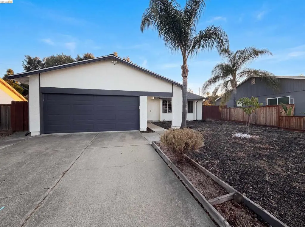Single Family Residence for sale at 112 Aster Ct, Hercules, CA featuring 3 beds and 1 bath