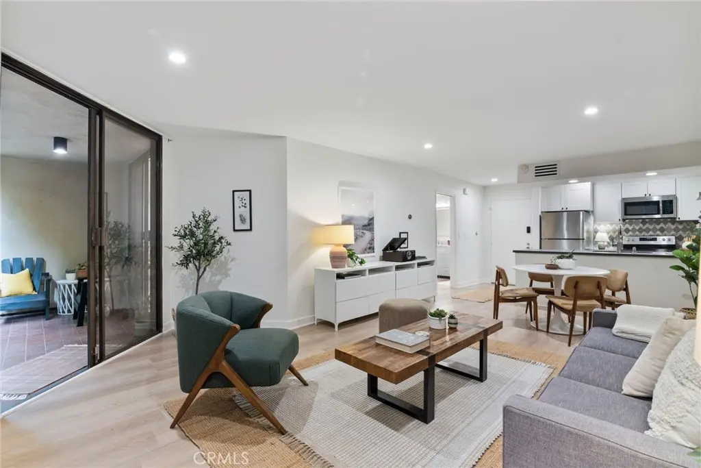 750 N Kings Road 111, West Hollywood, CA — listing photo 1