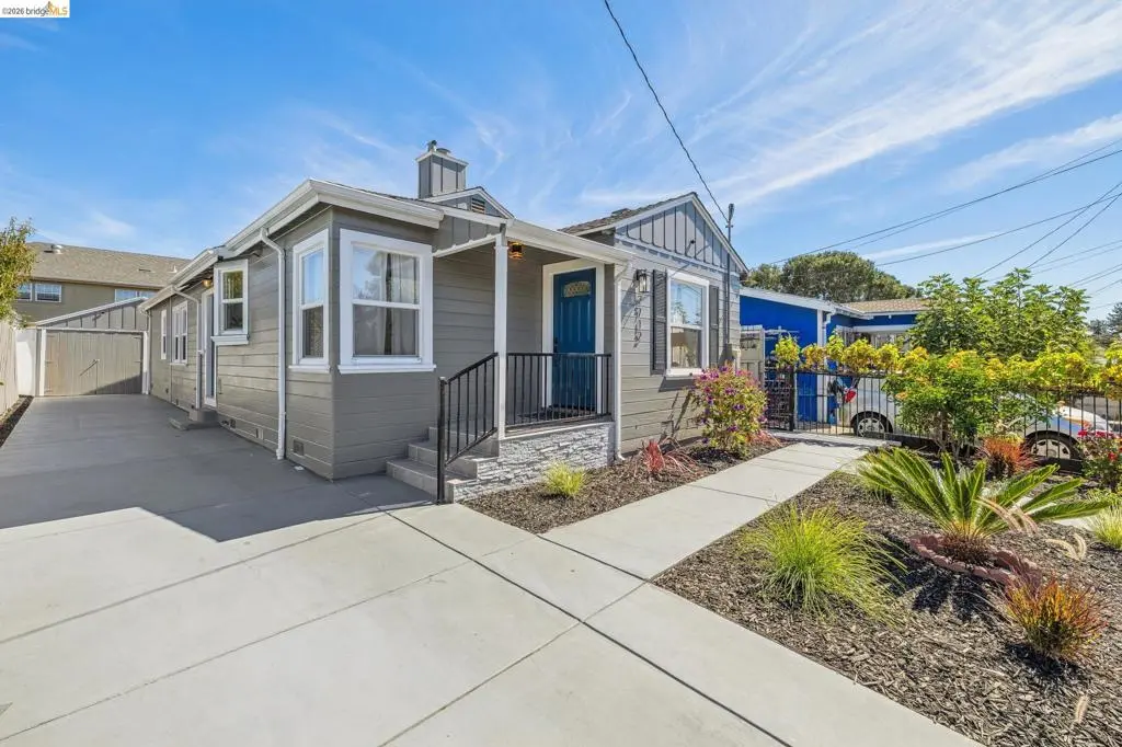 Single Family Residence for sale at 2712 Octavia St, Oakland, CA featuring 4 beds and 2 baths
