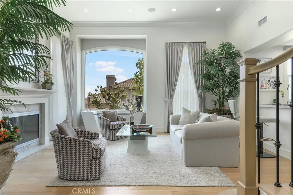 Residential Lease for rent at 11805 Henley Lane, Los Angeles, Los Angeles County, CA featuring 4 beds and 5 baths