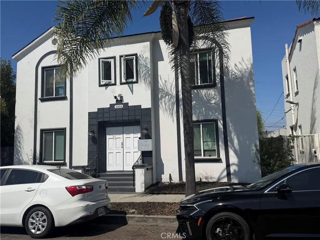Quadruplex for rent at 1009 Coronado Avenue 2, Long Beach, CA featuring 2 beds and 1 bath