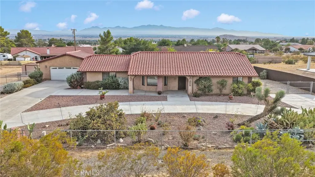 19025 Munsee, Apple Valley, CA — listing photo 1