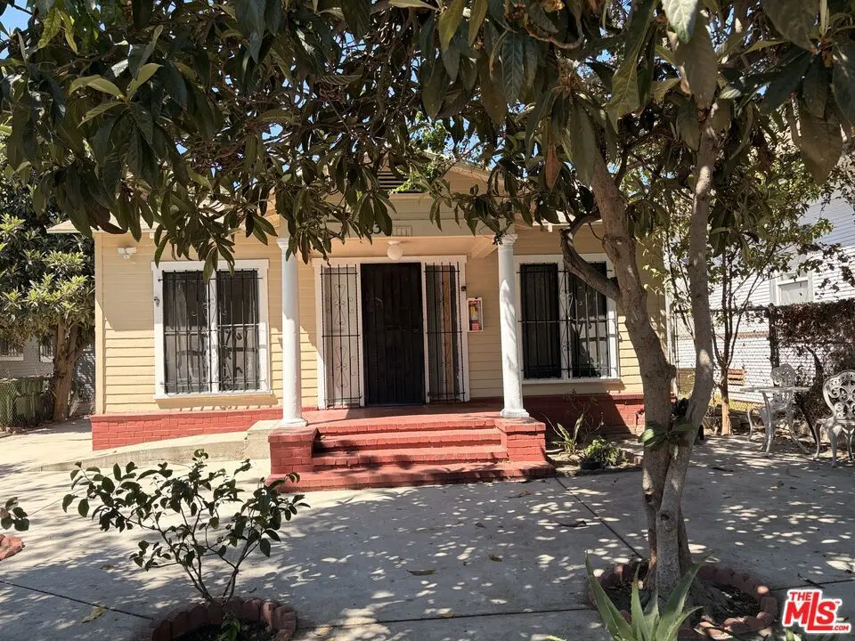 Residential Lease for rent at 1183 W 37th Drive, Los Angeles, Los Angeles County, CA featuring 3 beds and 2 baths