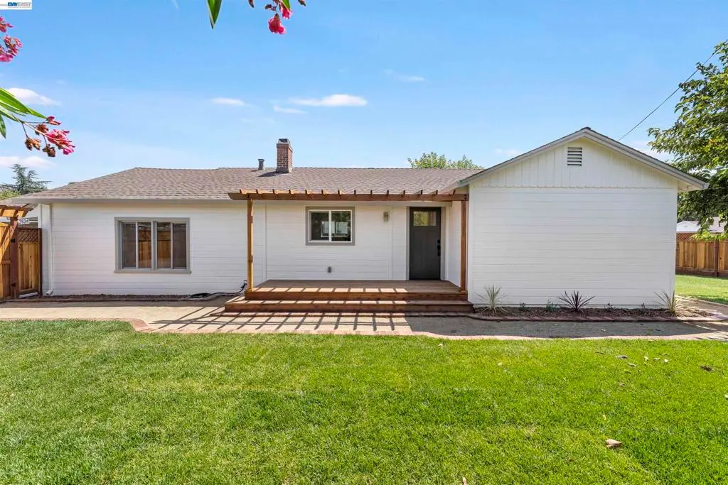 Single Family Residence for sale at 2824 Cowell Rd., Concord, CA featuring 3 beds and 2 baths