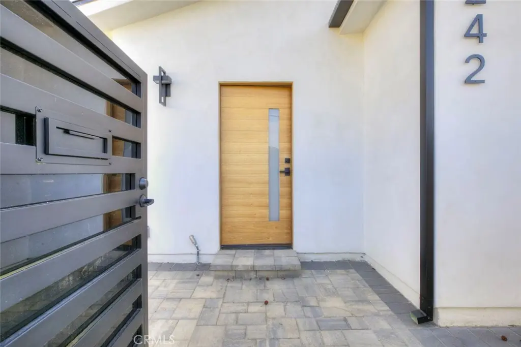 2242 N Keystone, Burbank, CA — listing photo 1