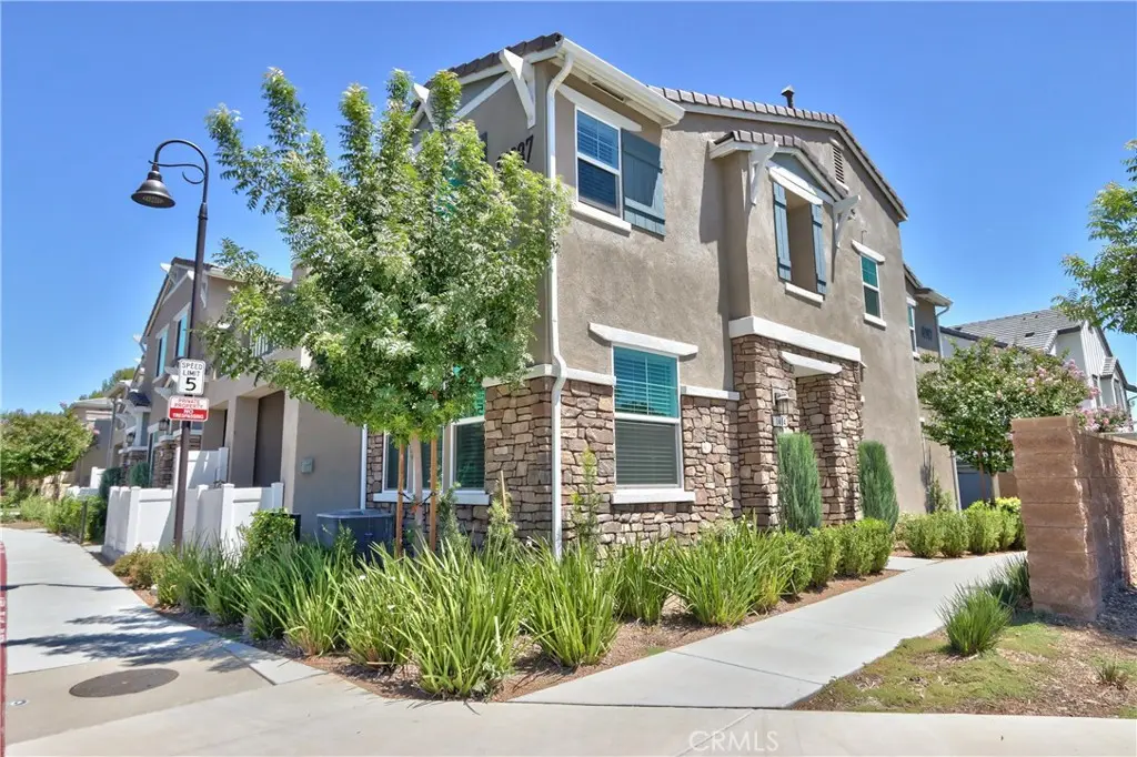 Condominium for sale at 41987 Isadora 1404, Murrieta, CA featuring 3 beds and 3 baths