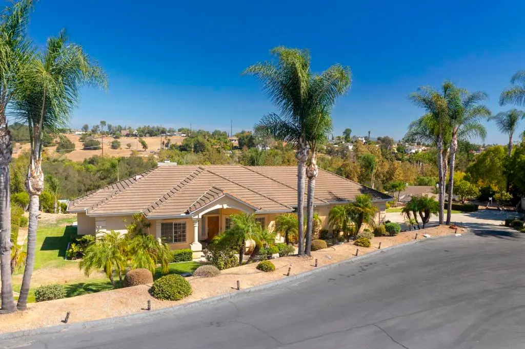 1221 Palomares Ct., Fallbrook, CA — listing photo 1