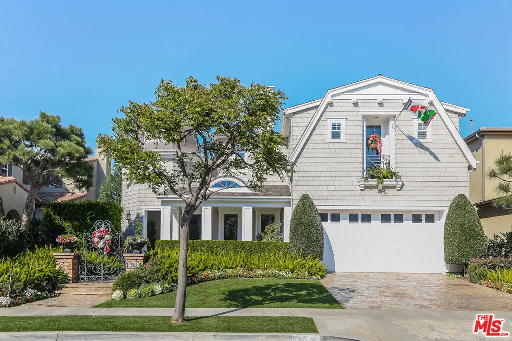 Residential Lease for rent at 7391 Coastal View Drive, Los Angeles, Los Angeles County, CA featuring 4 beds and 5 baths
