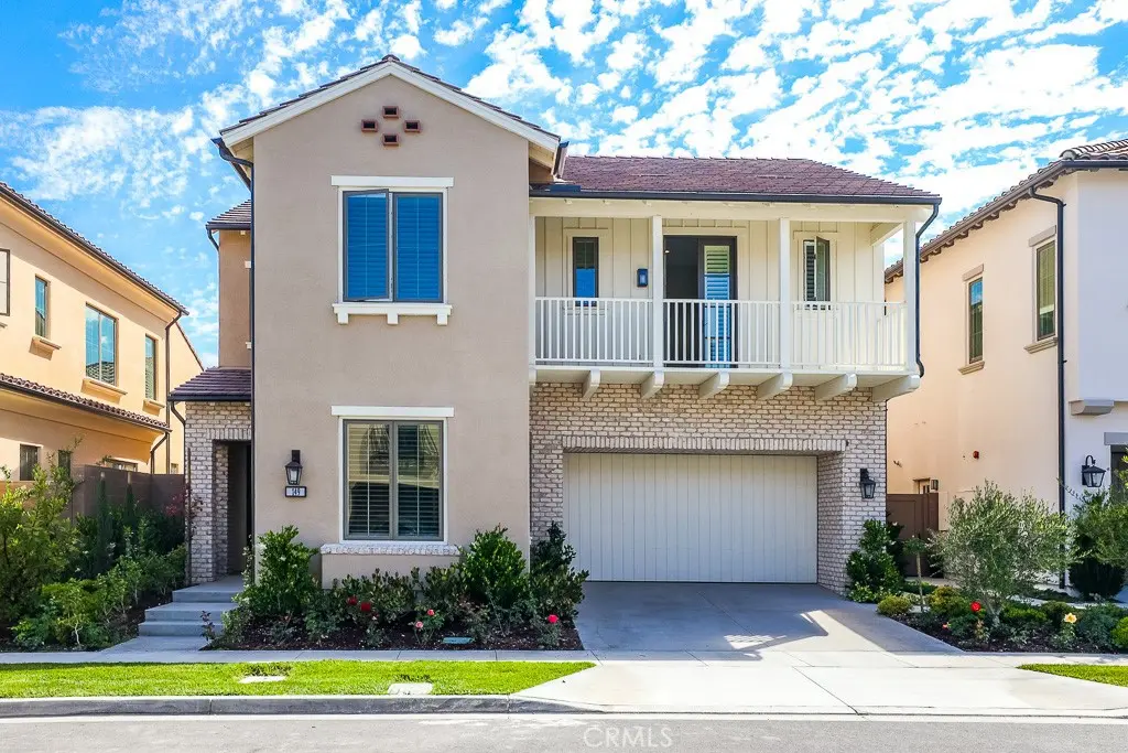 Single Family Residence for rent at 149 Roscomare, Irvine, CA featuring 4 beds and 5 baths
