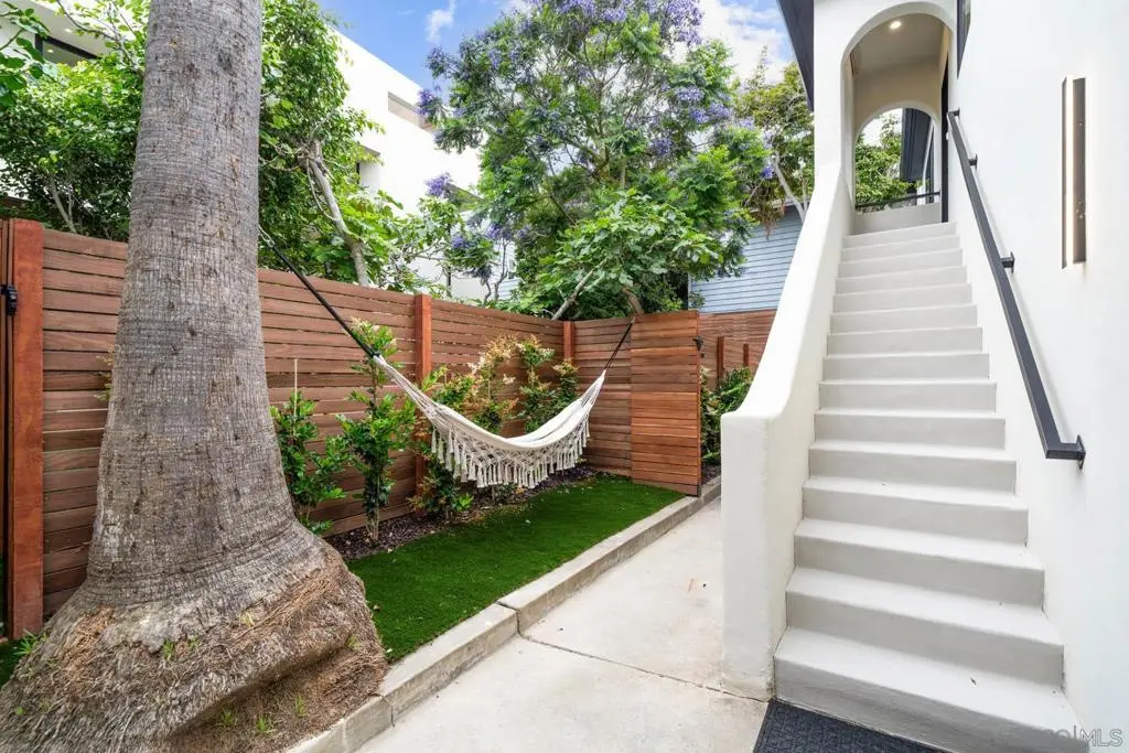 Townhouse for rent at 7374 Bishops Ln, La Jolla, CA featuring 2 beds and 1 bath