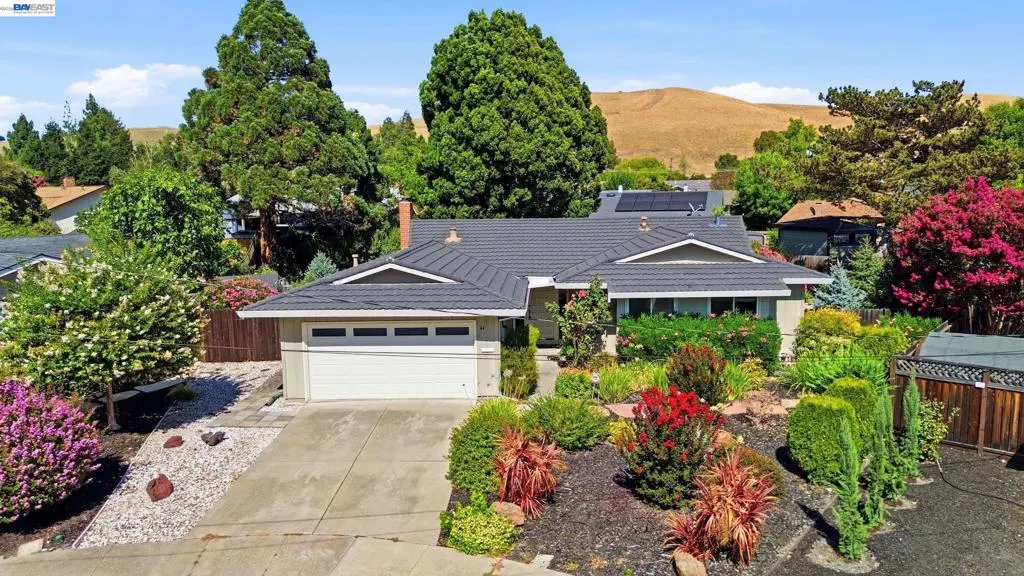 Single Family Residence for sale at 44 Fircrest Ct, San Ramon, CA featuring 3 beds and 2 baths
