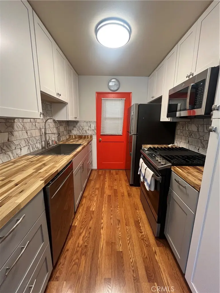 Condominium for rent at 150 35 E Lakeshore, Lake Elsinore, CA featuring 2 beds and 2 baths