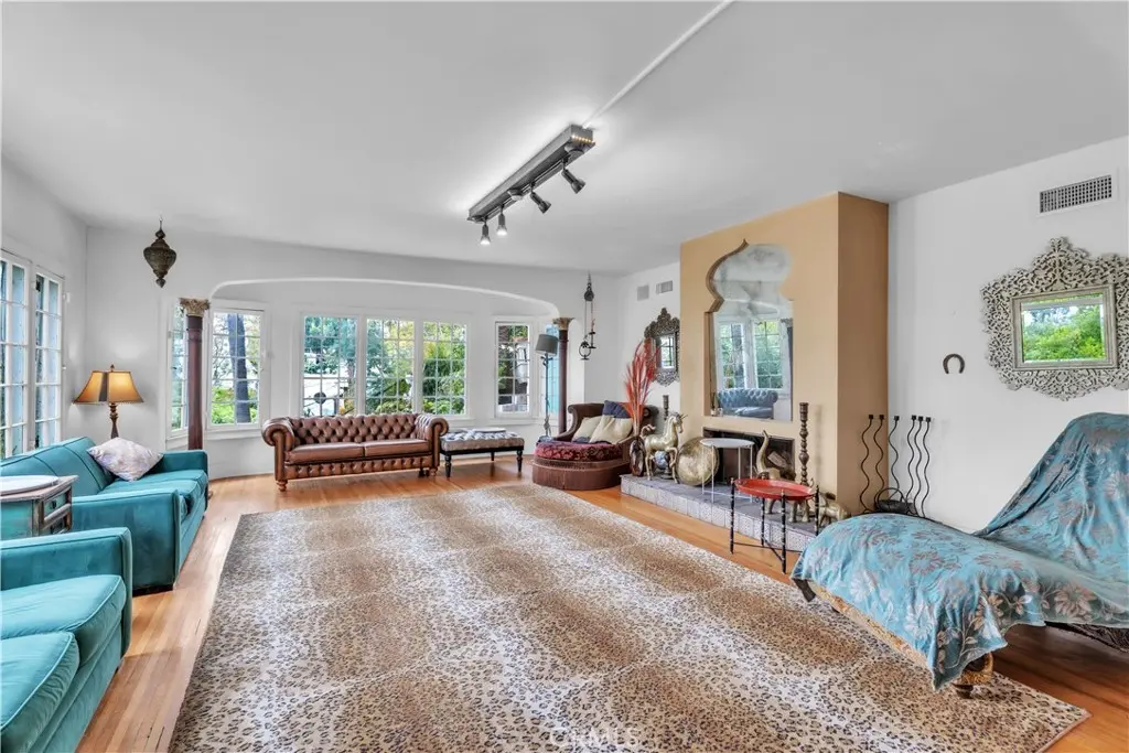 2275 Vasanta, Los Angeles, CA — listing photo 1