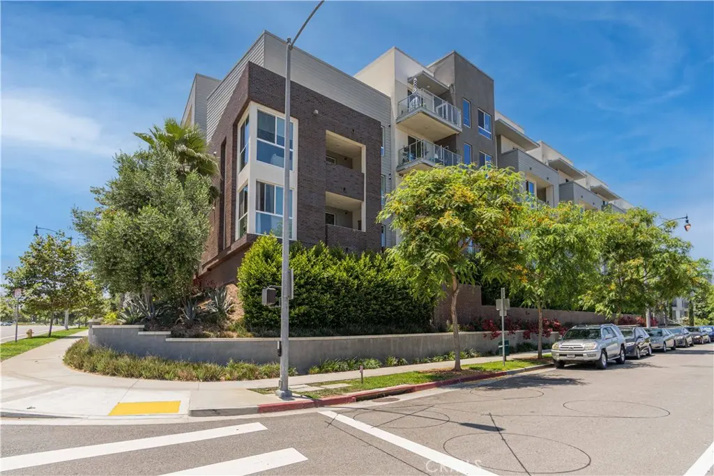 Condominium for rent at 12655 Bluff Creek, Los Angeles, CA featuring 1 bed and 1 bath