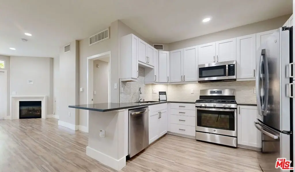 Residential Lease for rent at 6260 W 3rd Street 2-110, Los Angeles, Los Angeles County, CA featuring 1 bed and 1 bath