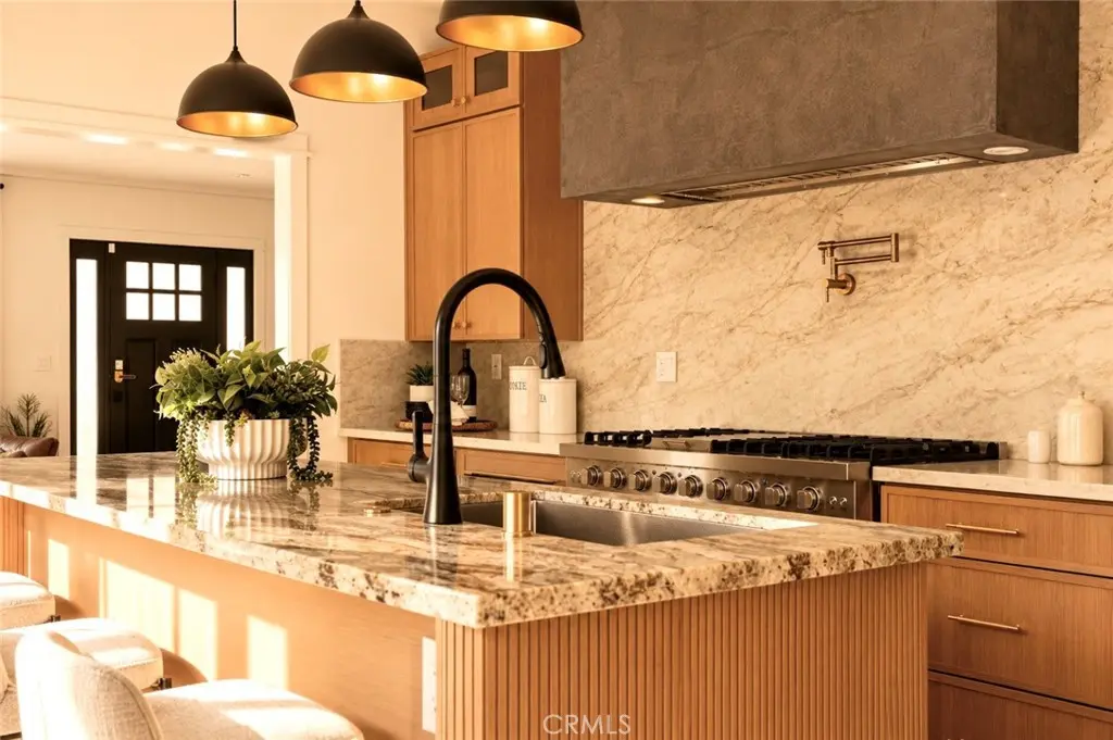 Single Family Residence for sale at 584 N Plymouth, Los Angeles, CA featuring 3 beds and 3 baths