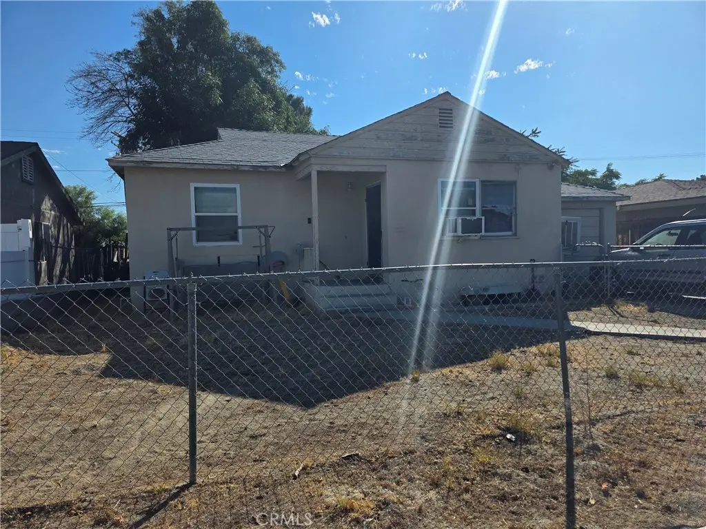 Duplex for sale at 264 N Dillon, San Jacinto, CA featuring 5 beds and 2 baths