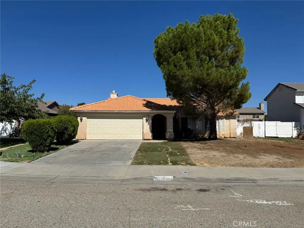 1229 Onyx, Palmdale, CA — listing photo 1