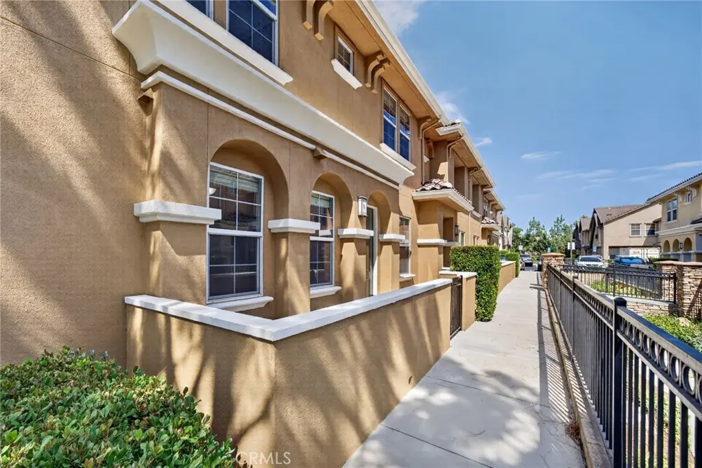 1654 Heywood Unit E, Simi Valley, CA — listing photo 1