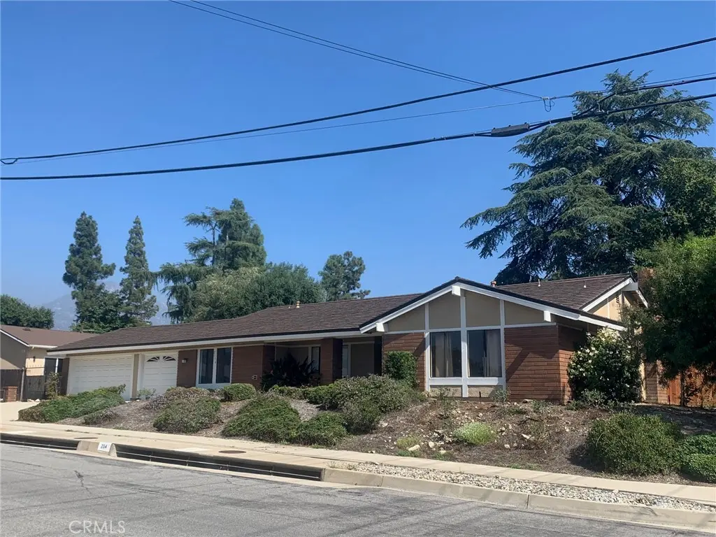 Residential Lease for rent at 2114 Forbes, Claremont, Los Angeles County, CA featuring 3 beds and 2 baths