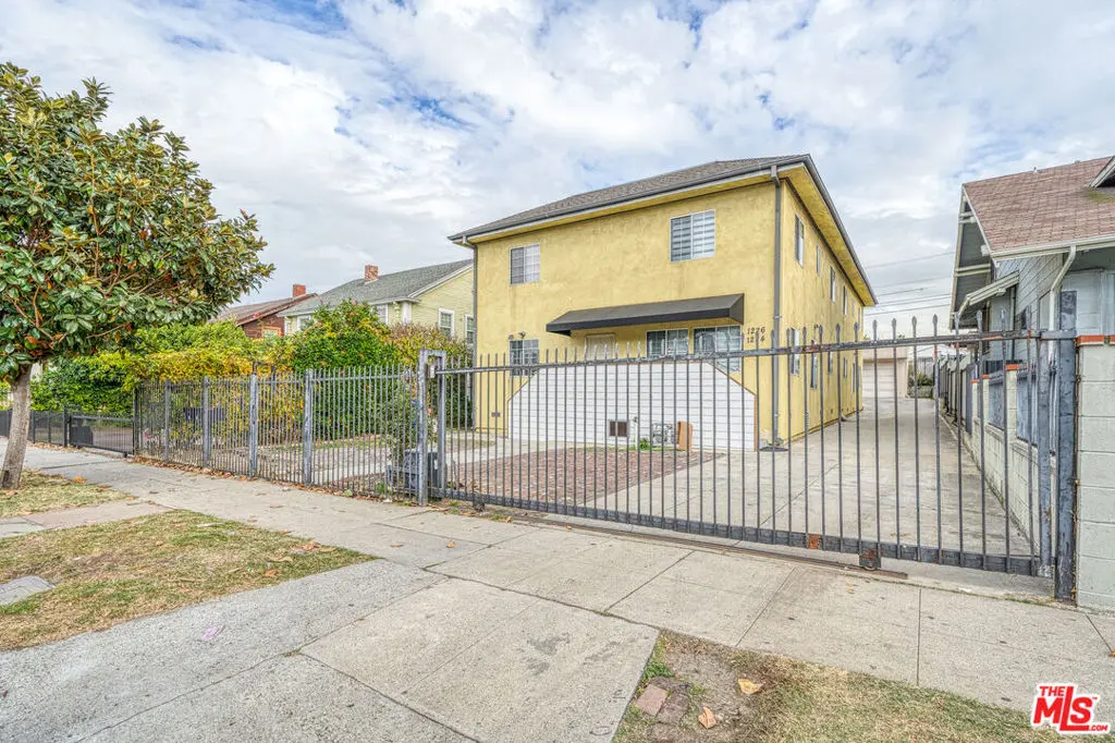 Condominium for rent at 1224 Crenshaw Boulevard, Los Angeles, CA featuring 4 beds and 3 baths