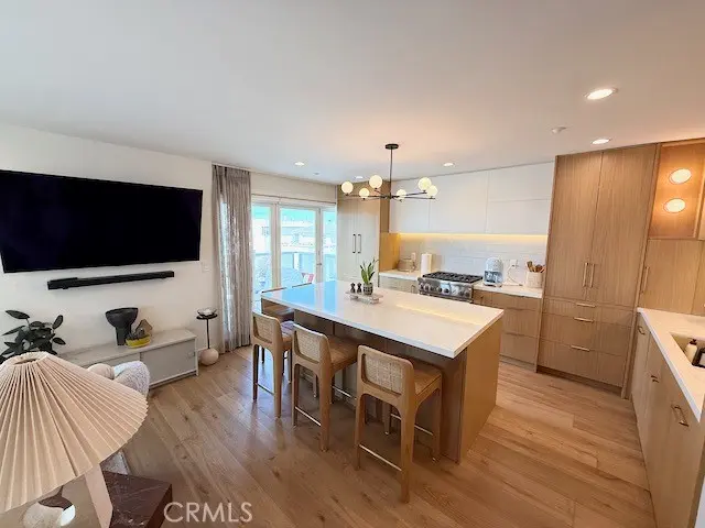 Residential Lease for rent at 3302 Manhattan, Manhattan Beach, Los Angeles County, CA featuring 2 beds and 2 baths