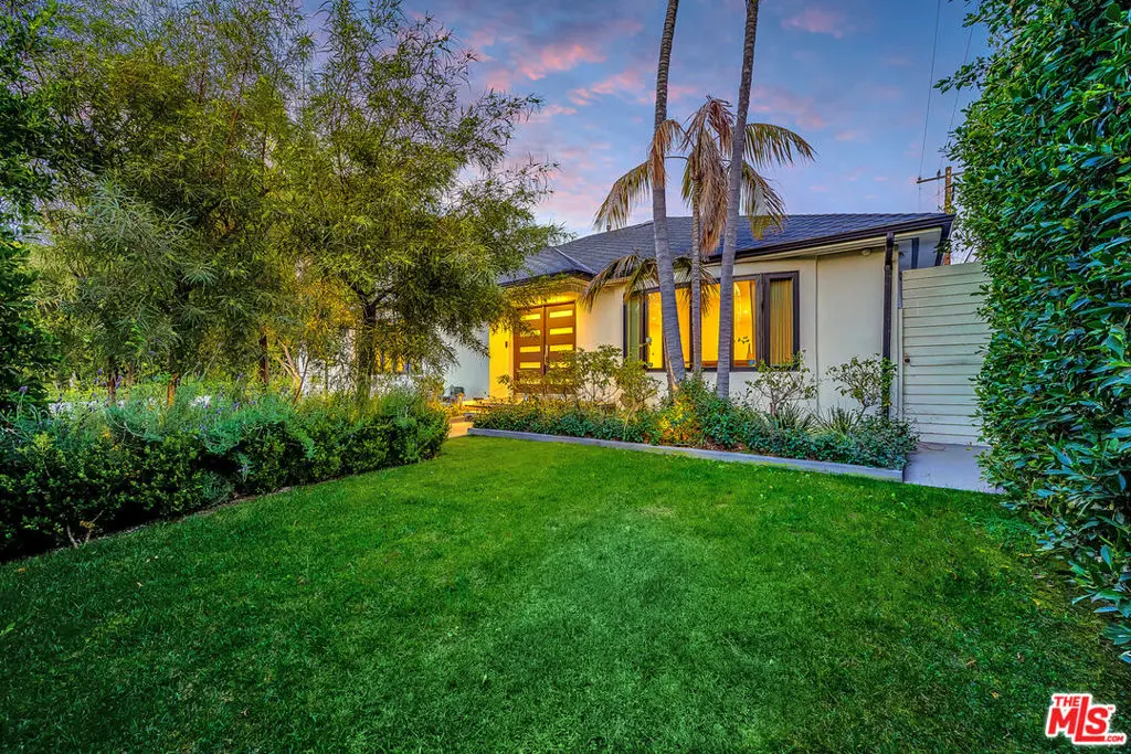 Single Family Residence for rent at 344 S Roxbury Drive, Beverly Hills, CA featuring 4 beds and 5 baths
