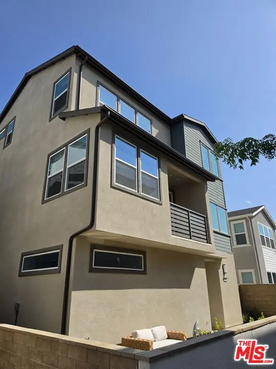 Condominium for rent at 426 Lobata, Irvine, CA featuring 3 beds and 3 baths