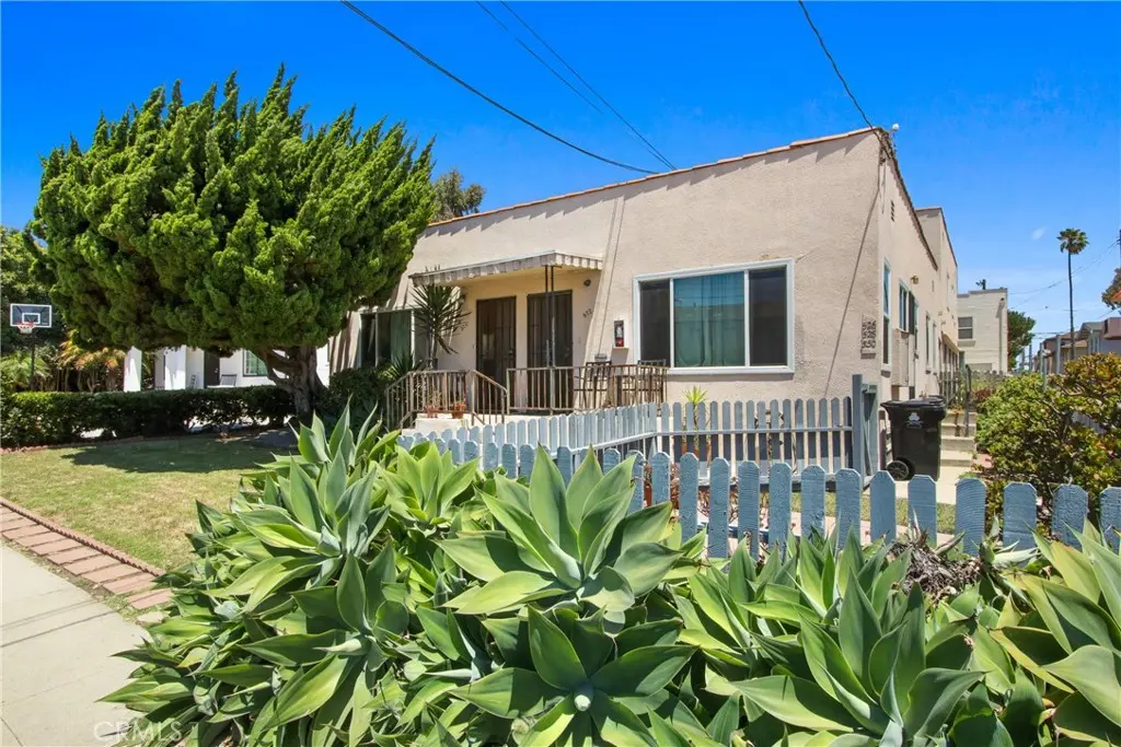 Residential Lease for rent at 530 Shepard Street, San Pedro, Los Angeles County, CA featuring 2 beds and 1 bath