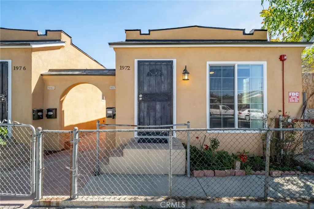 Residential Lease for rent at 1972 Olive, Long Beach, Los Angeles County, CA featuring 2 beds and 1 bath