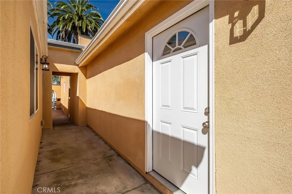 Residential Lease for rent at 1976 Olive A, Long Beach, Los Angeles County, CA featuring 1 bed and 1 bath