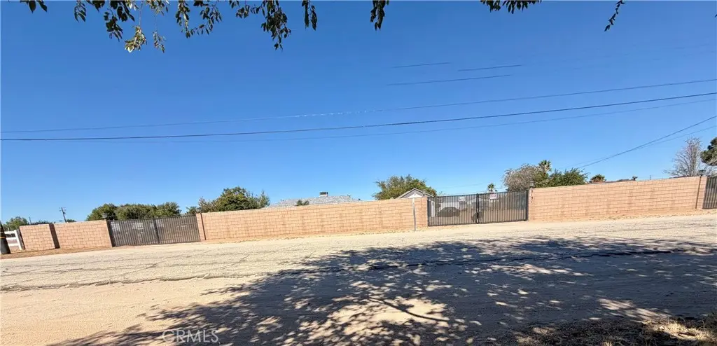 Mixed Use for sale at 2131 W Avenue M12, Palmdale, CA featuring 3 beds and 1 bath