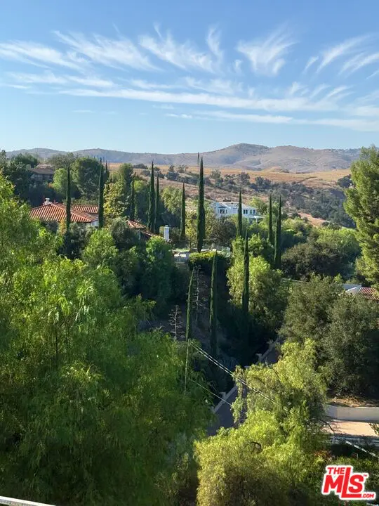 Residential Lease for rent at 5552 Bill Cody Road, Hidden Hills, Los Angeles County, CA featuring 1 bed and 1 bath