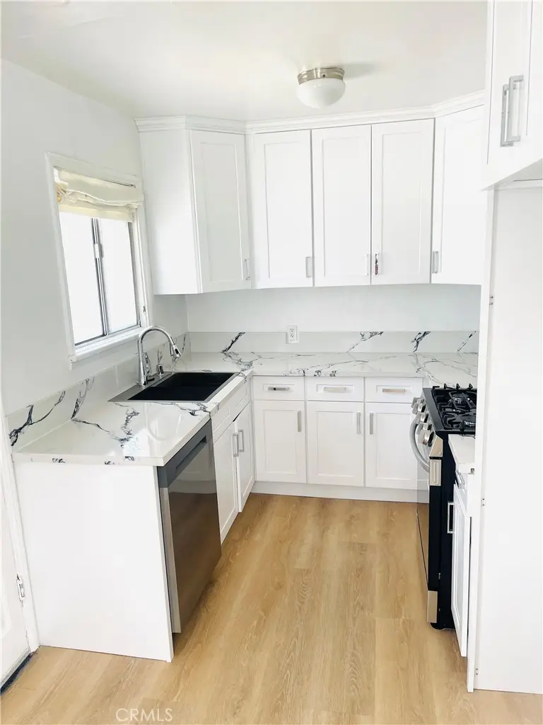 5754 Vineland Avenue, North Hollywood, CA — listing photo 1