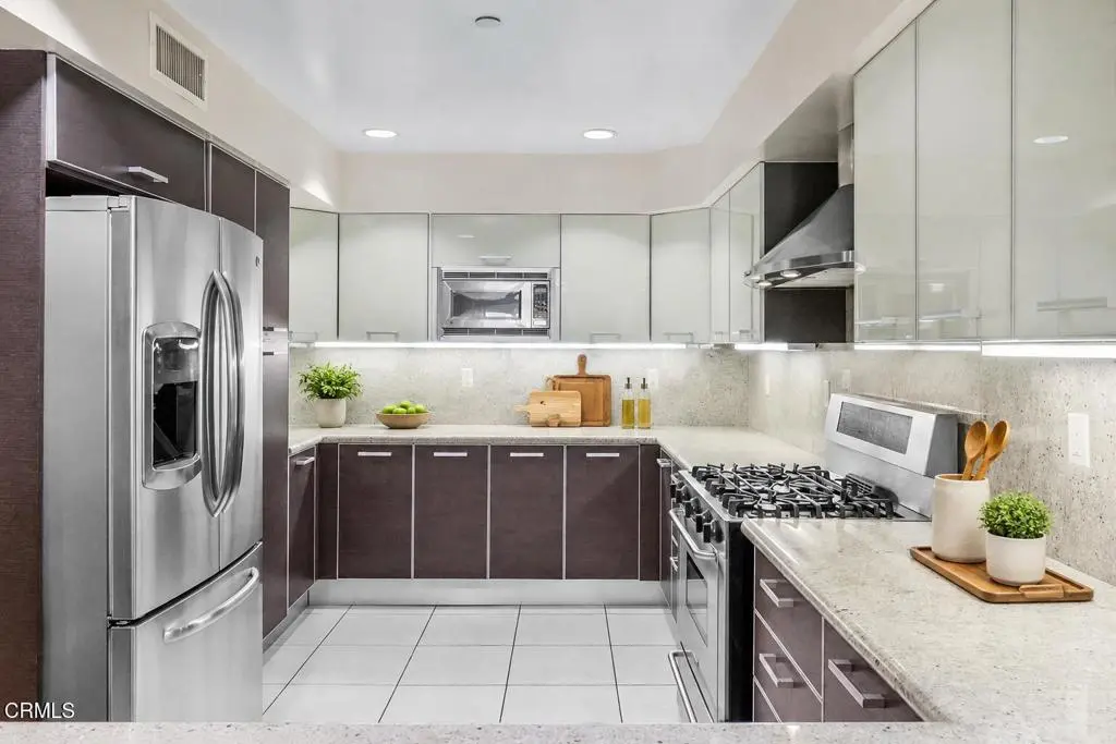 Condominium for sale at 1353 N Fuller Avenue 204, Los Angeles, CA featuring 3 beds and 3 baths