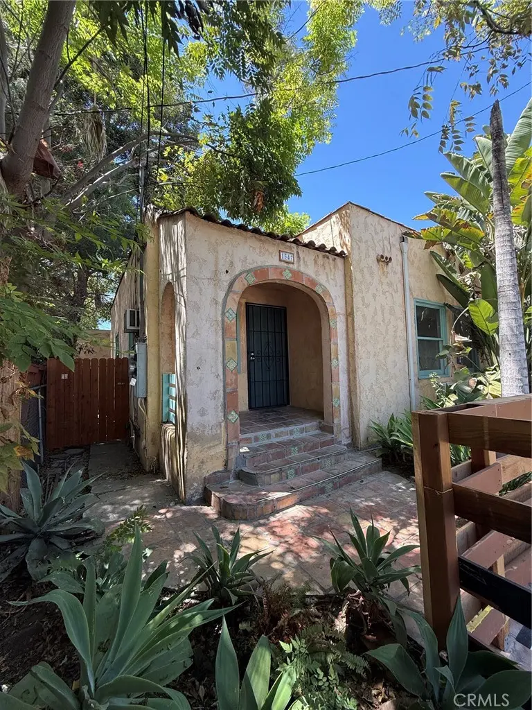 Single Family Residence for rent at 1347 N Citrus, Los Angeles, CA featuring 2 beds and 1 bath