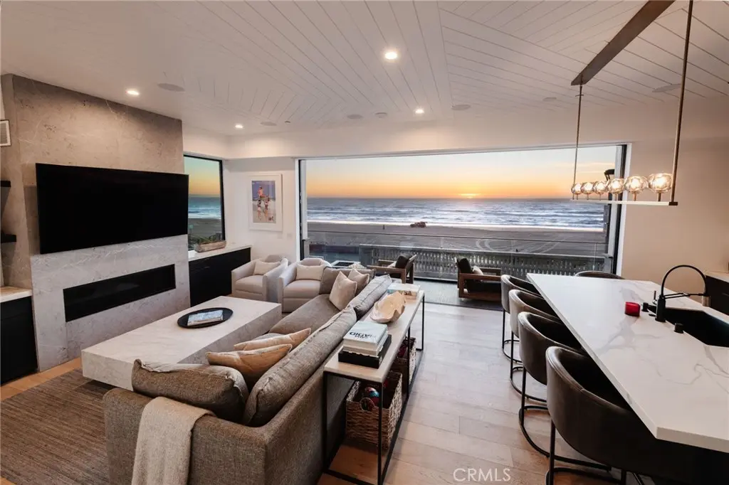 2200 The Strand A, Manhattan Beach, CA — listing photo 1