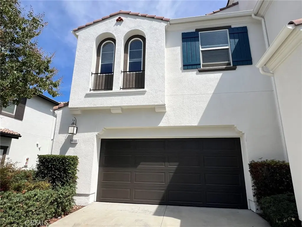 Condominium for sale at 31888 Calle Luz, Temecula, CA featuring 3 beds and 3 baths