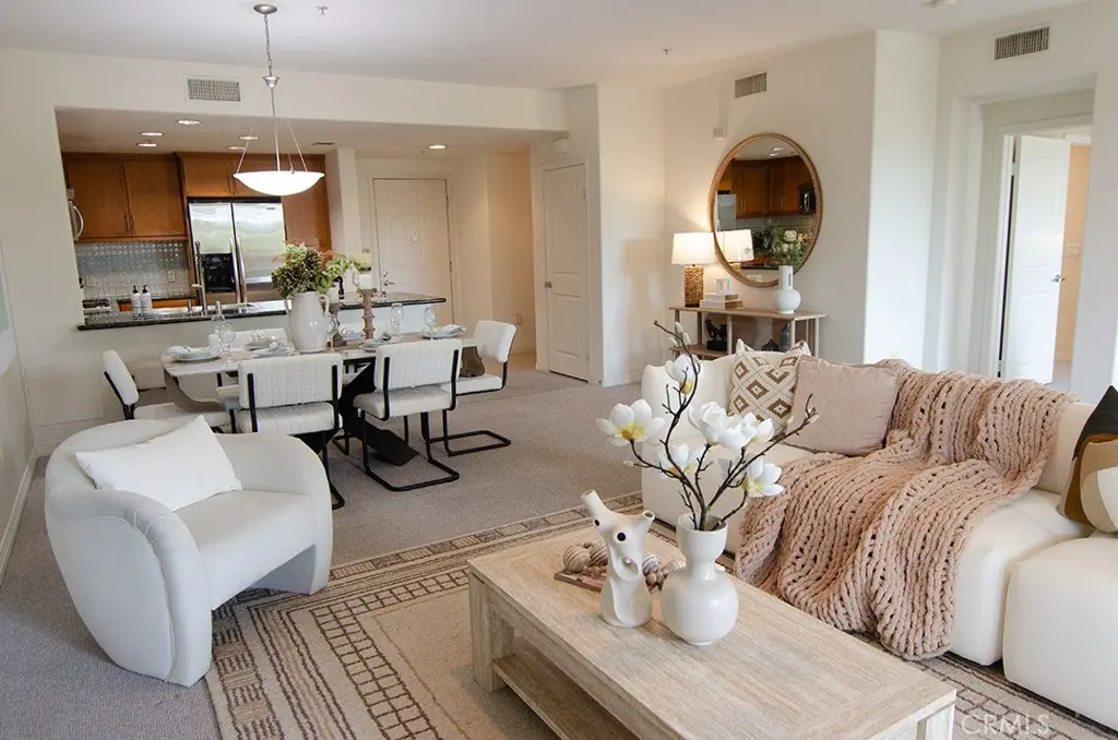 Condominium for sale at 931 E Walnut Street 316, Pasadena, CA featuring 1 bed and 2 baths