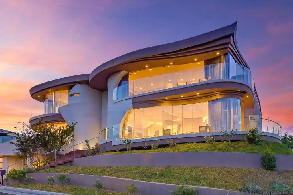 Single Family Residence for rent at 1676 Plum, San Diego, CA featuring 5 beds and 5 baths