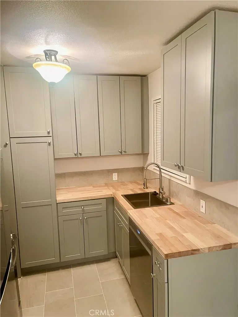 5758 Vineland Avenue, North Hollywood, CA — listing photo 1