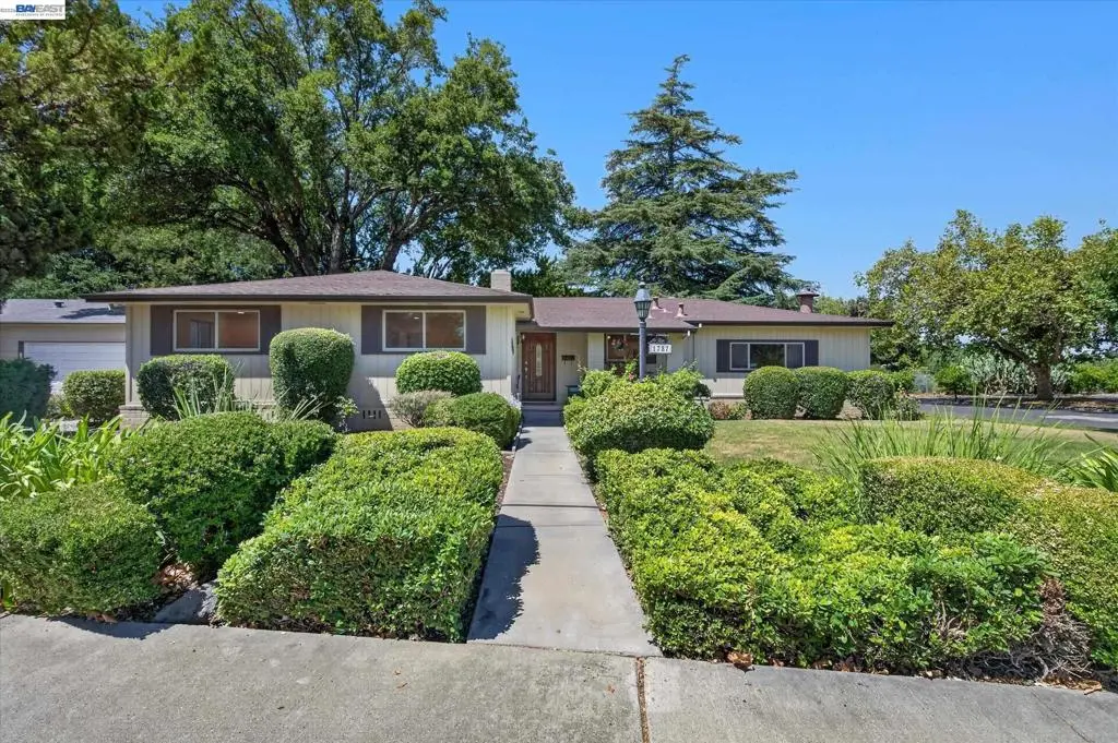 Single Family Residence for sale at 1787 Roxbury Dr, Concord, CA featuring 3 beds and 2 baths