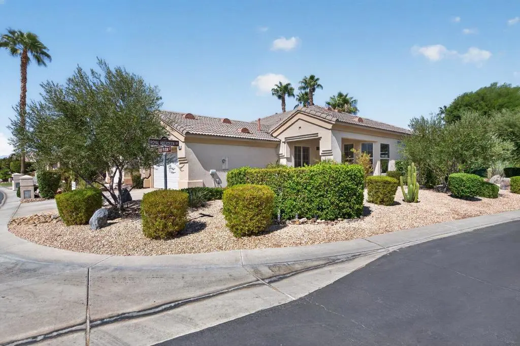 Condominium for rent at 43696 Old Troon, Indio, CA featuring 2 beds and 2 baths