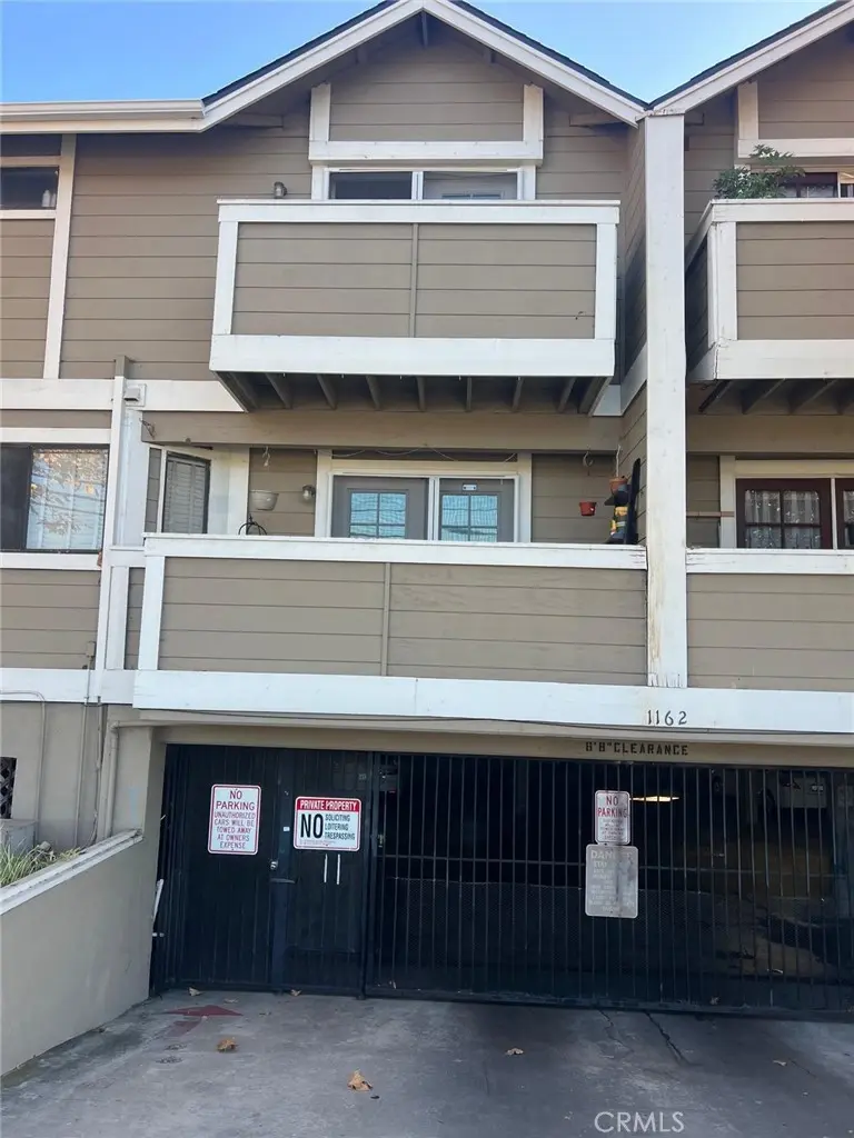 Condominium for sale at 1162 Sycamore, Tustin, CA featuring 2 beds and 3 baths