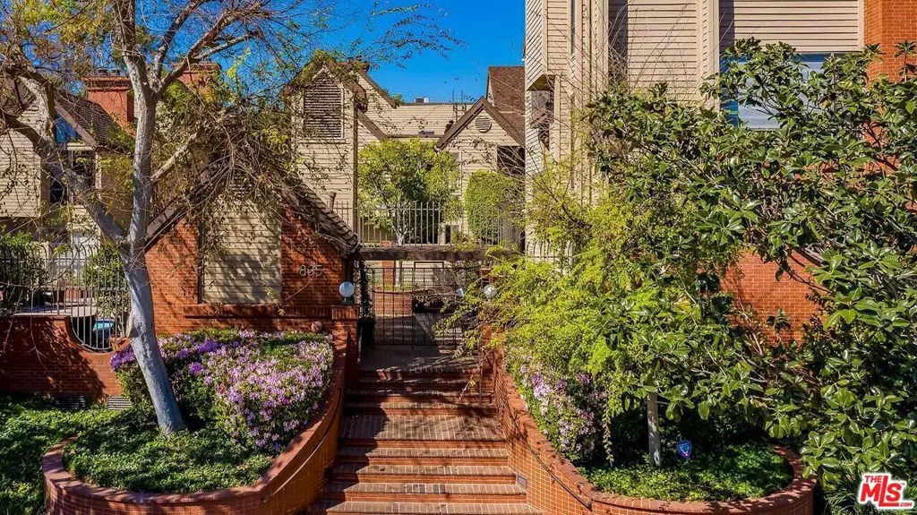 Condominium for sale at 835 S Lucerne Boulevard 205, Los Angeles, CA featuring 2 beds and 2 baths